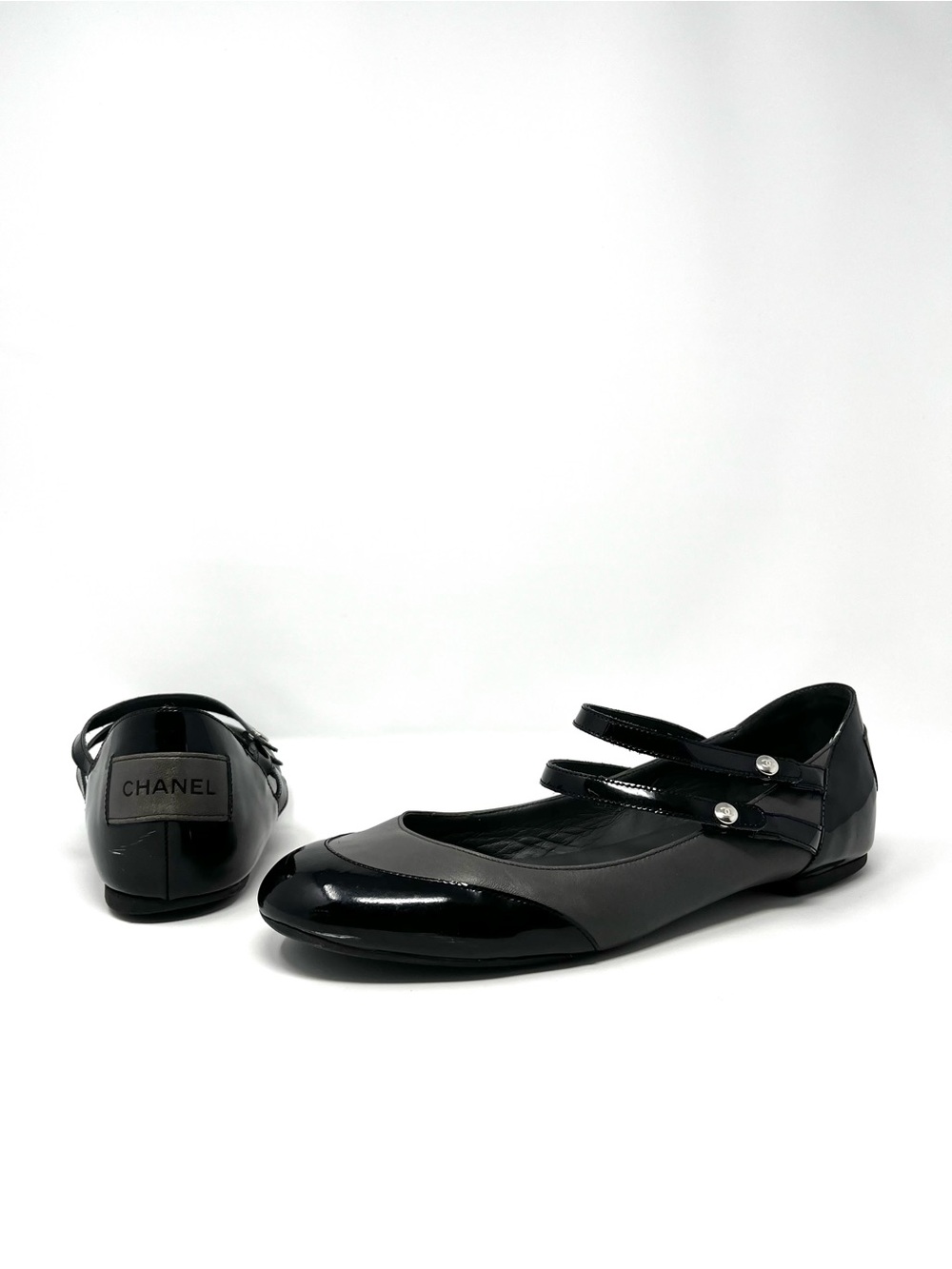 Chanel Mary Jane Janes Ballet Flats Black Gray Cap Toe Two Tone CC Logo 39.5 9.5